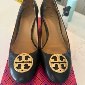 Tory Burch Black Leather heels with Gold Logo Medallion